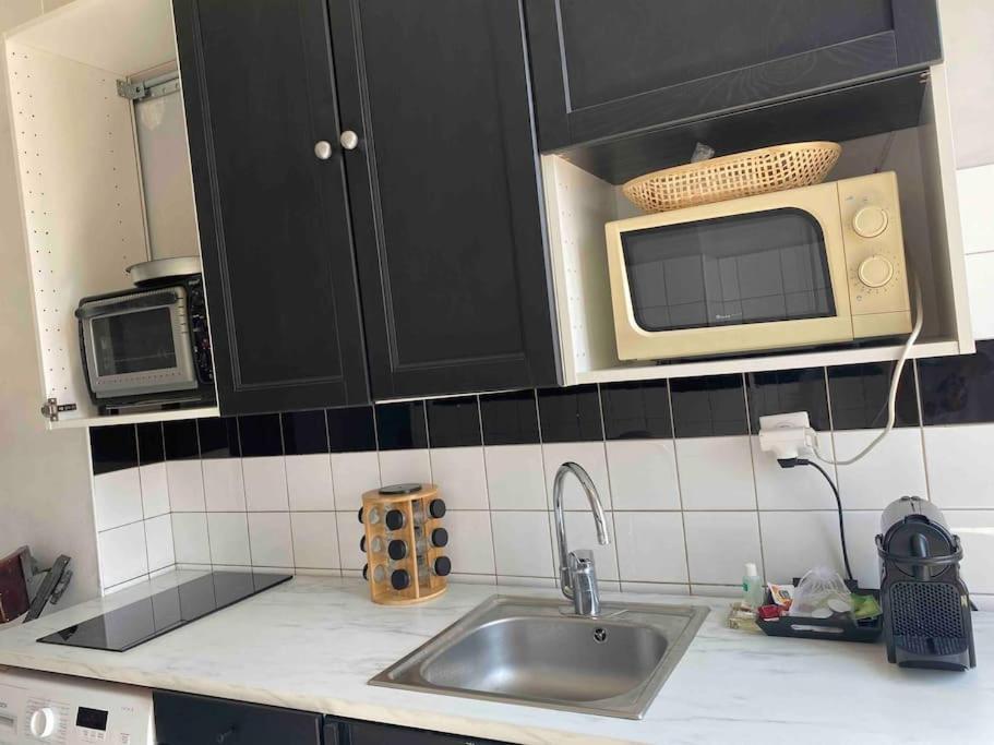 T2 La Joliette Sur Notre Dame Apartment